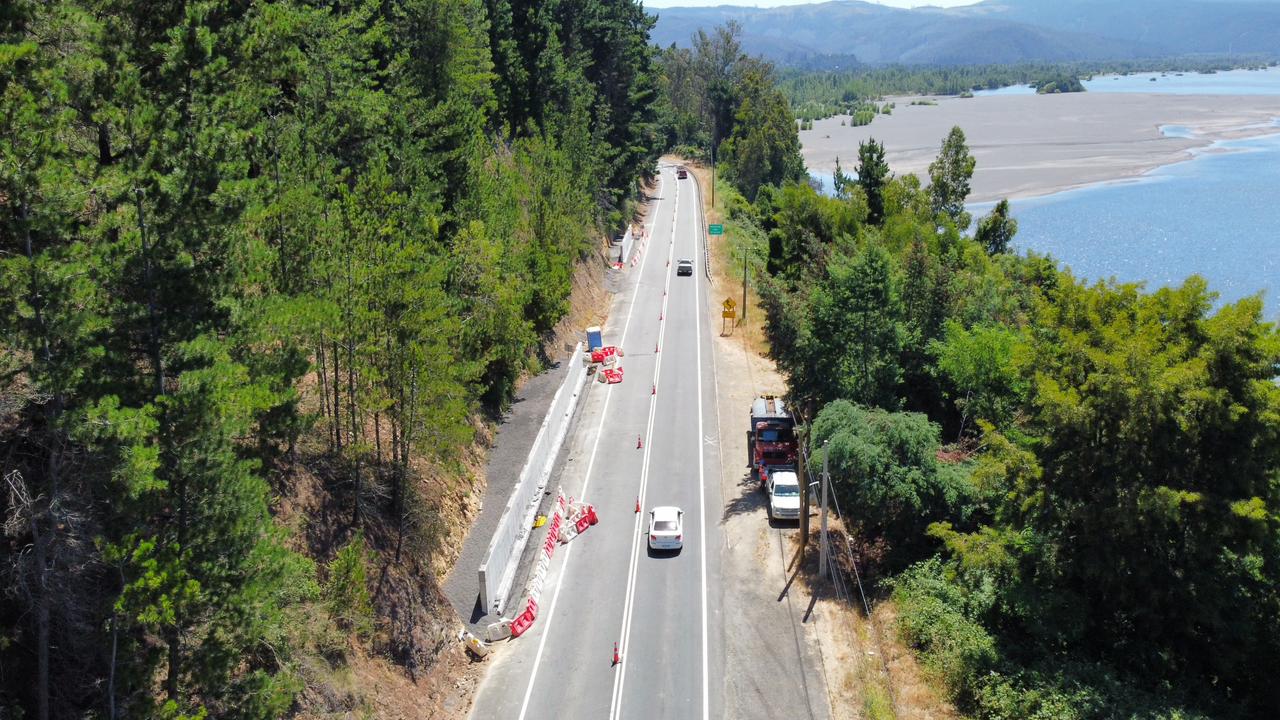 INSTALAN MUROS DE HORMIGÓN PARAMEJORAR SEGURIDAD EN RUTA DE LA MADERA